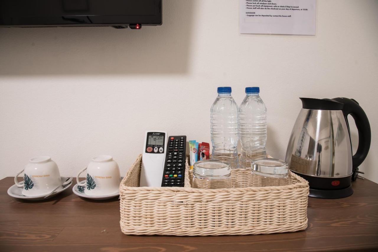 Canal View Lo-Ha Guest House, Contactless Check-In Bangkok Buitenkant foto